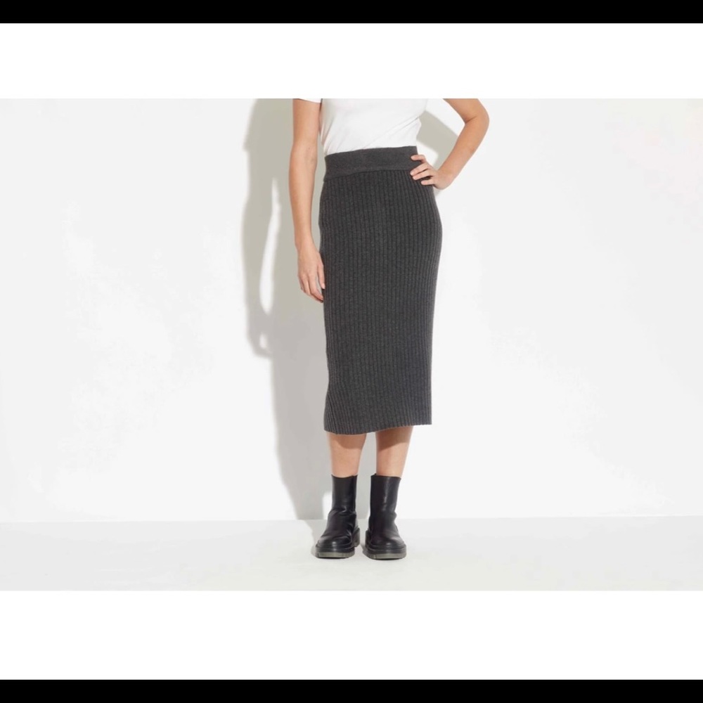 Truth Ribbed Pleated Women’s Knit Grey Midi Skirt Size Small NWT